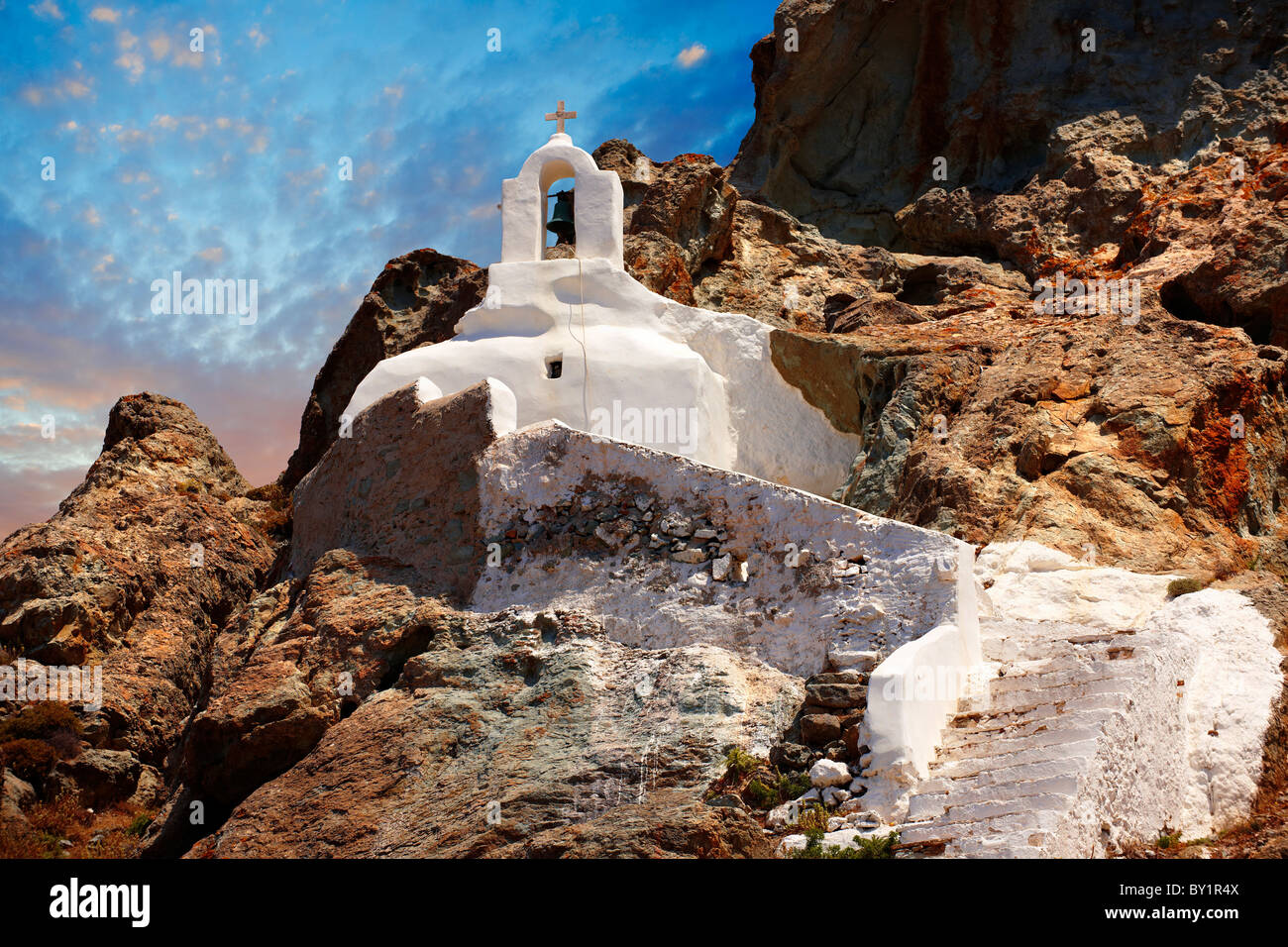 Hügel orthodoxen Kirche über die Insel Naxos, Naxos-Thira, griechischen Kykladen-Inseln cave Stockfoto