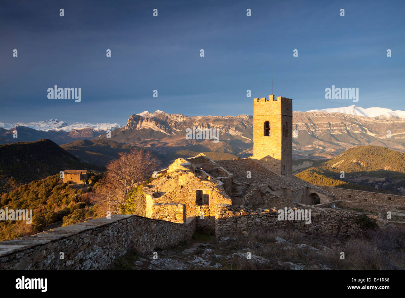 Blick auf Sorores, Peña Montañesa und Cotiella Gipfel von Muro de Roda, Tal von La Fueva, Huesca, Spanien Stockfoto