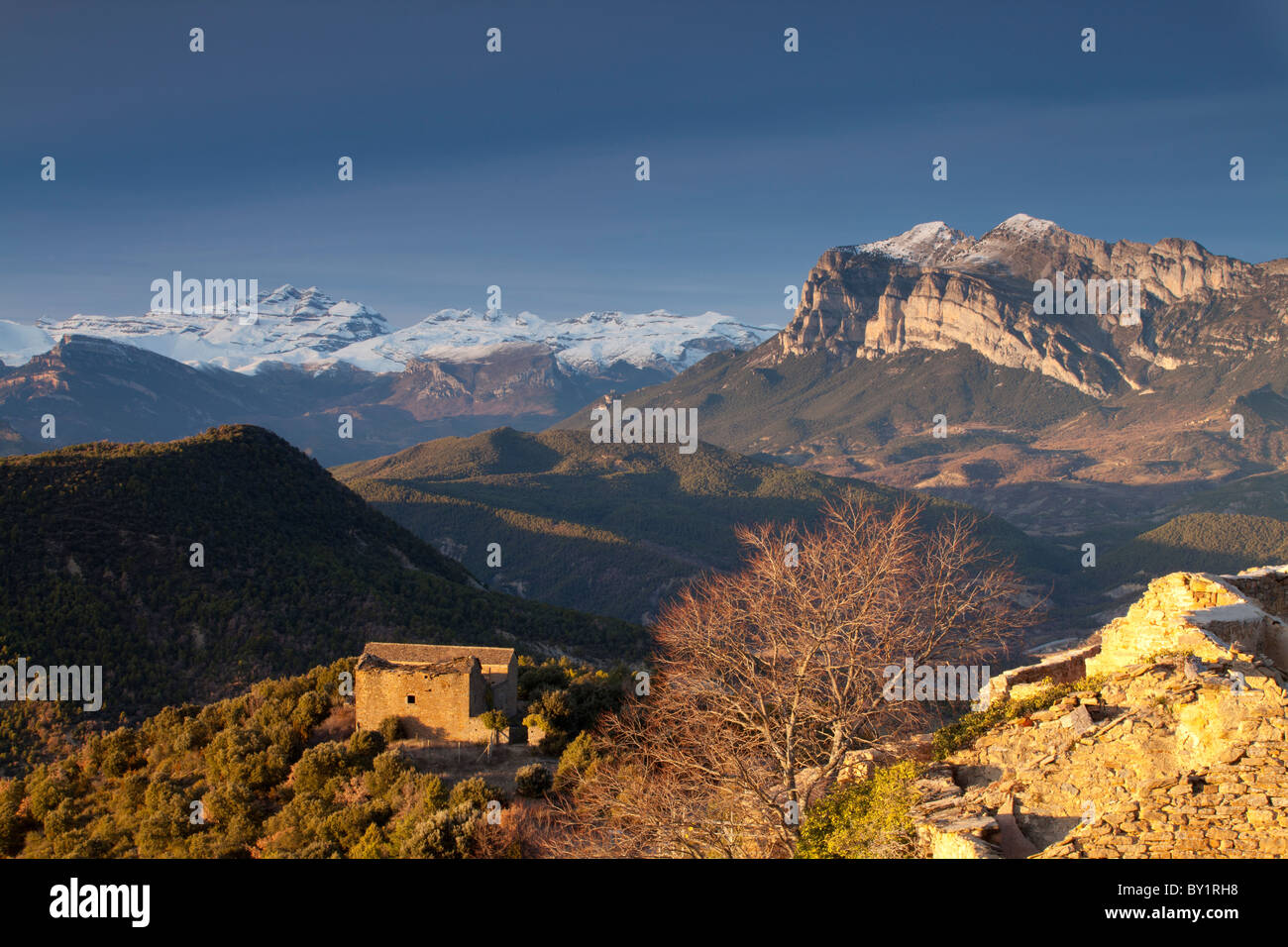 Blick auf Sorores und Peña Montañesa Gipfel von Muro de Roda, Tal von La Fueva, Huesca, Spanien Stockfoto