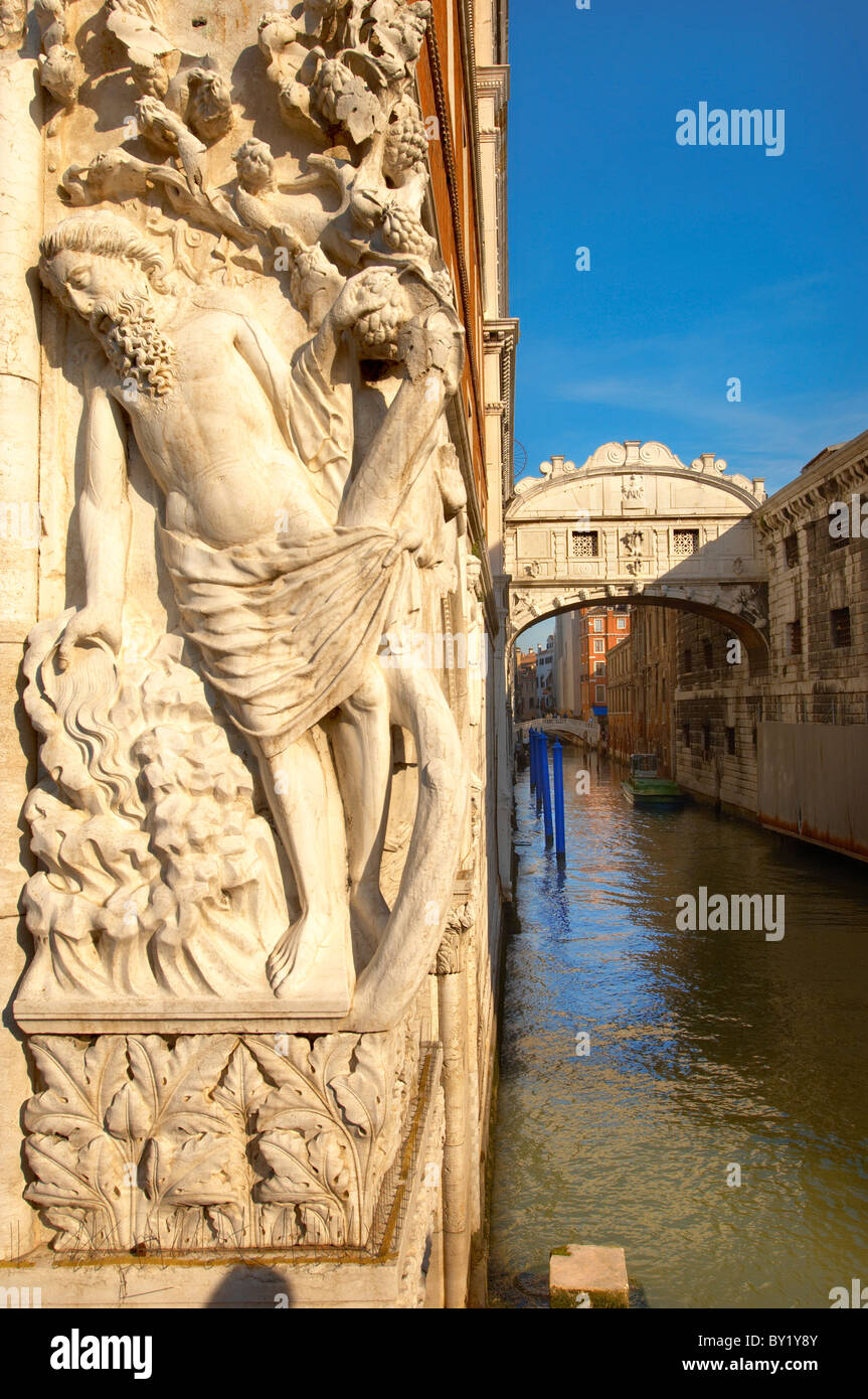 Die Seufzerbrücke - Dogenpalast; Venedig Italien Stockfoto