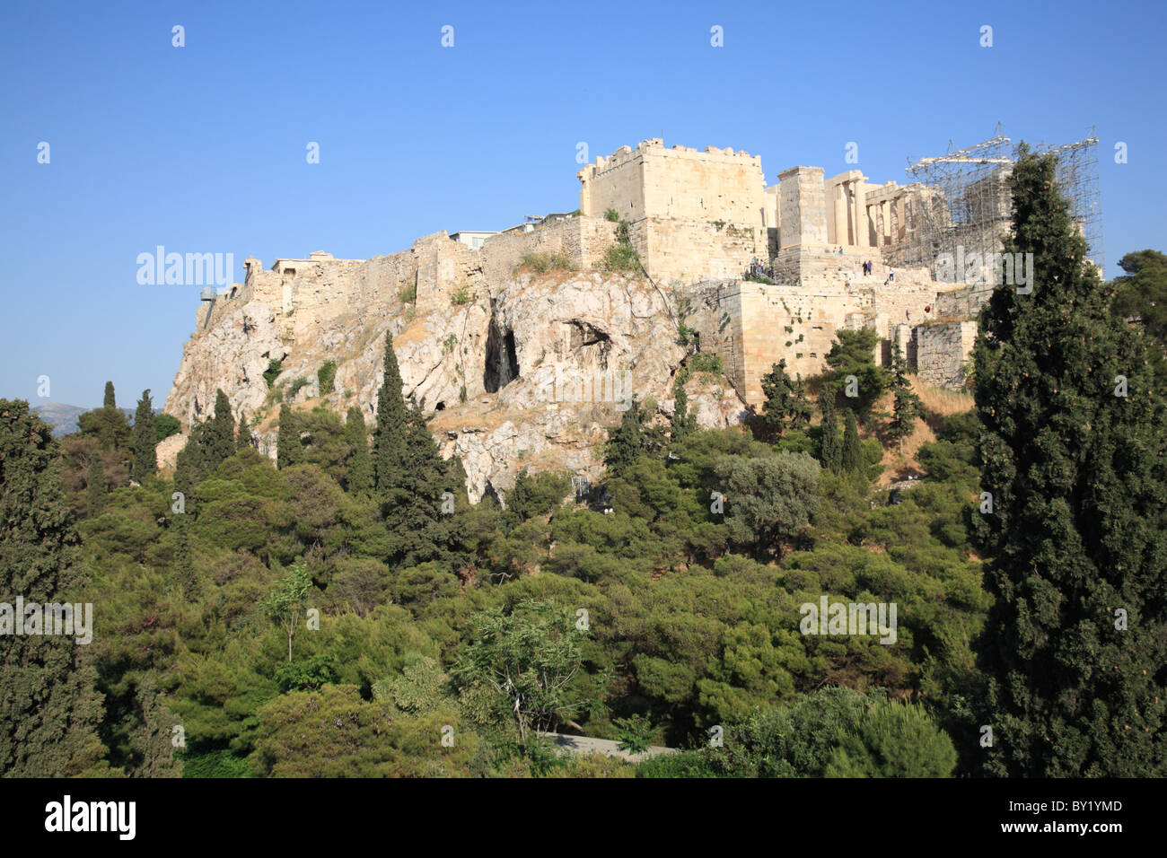 mit Blick auf den Hügel der Akropolis von Athen oder Zitadelle von Athen am späten Nachmittag, Griechenland Stockfoto