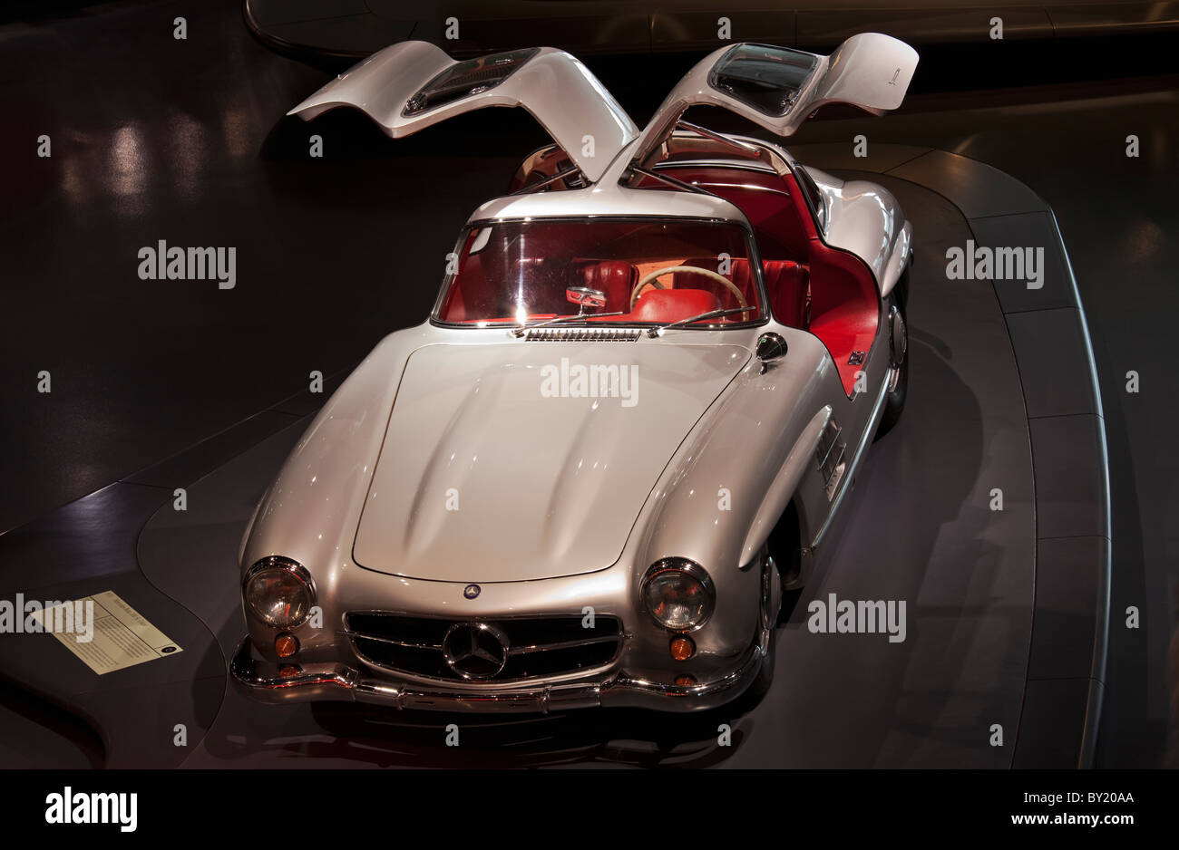 Deutschland, Stuttgart, Mercedes-Benz-Museum, 1955 Mercedes-Benz 300 SL Coupé Stockfoto