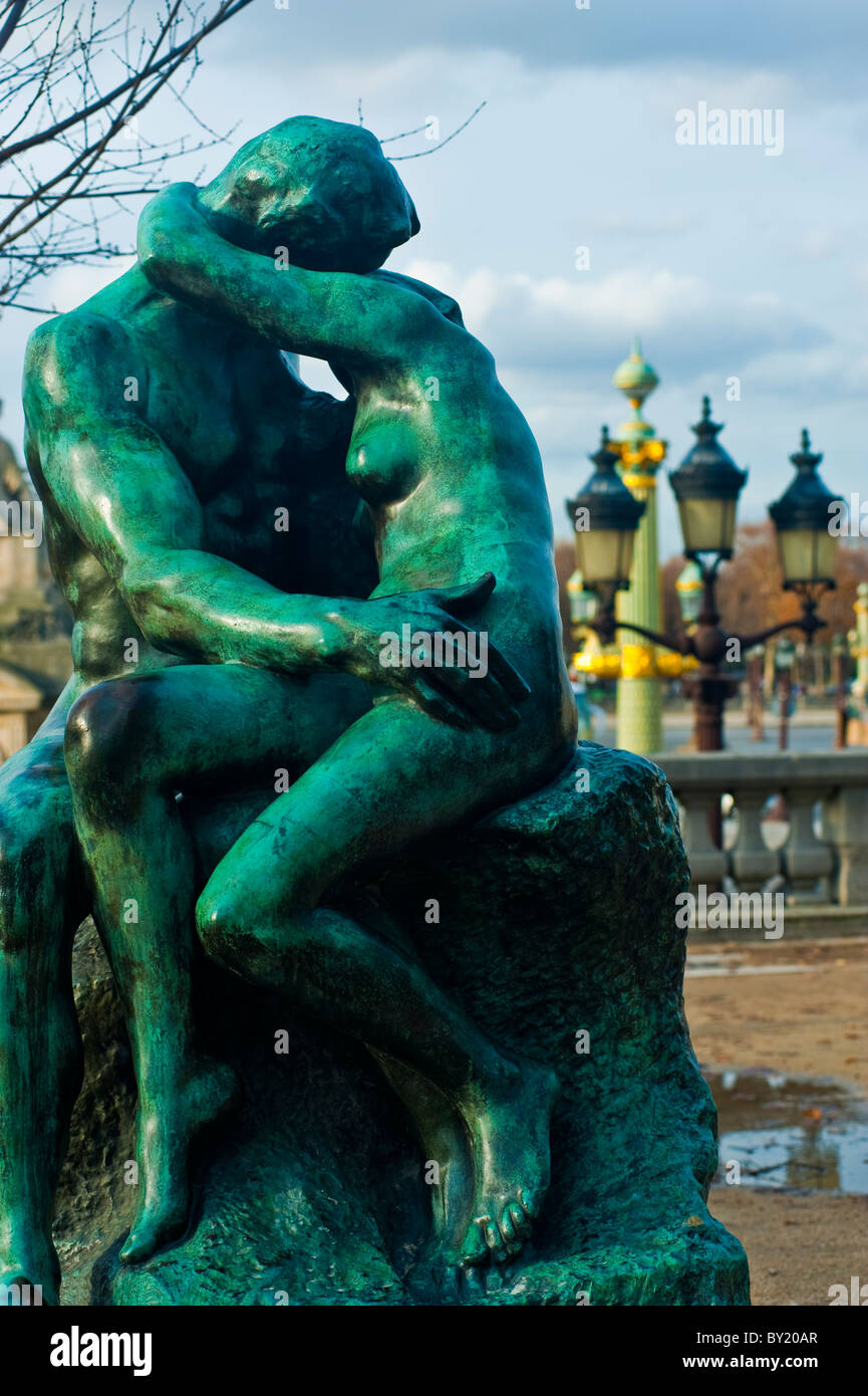 Paris, Frankreich, öffentliche Skulptur, romantische moderne Kunst, im Freien ausgestellt, Rodin der Kuss, (Place de la Concorde), urbane Kunst Paris, Romantik, romantische Kunst Stockfoto