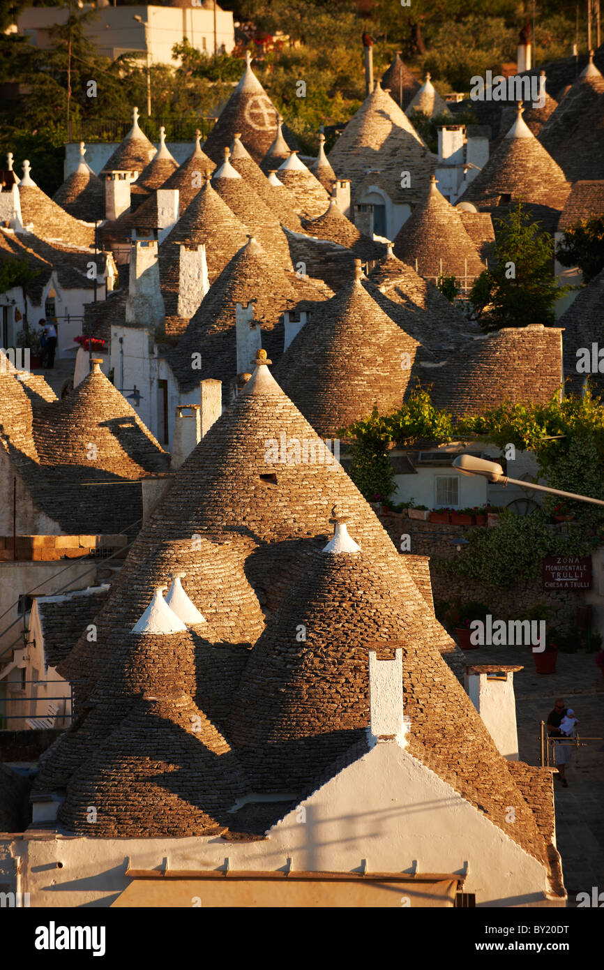 Trulli von Alberobello, Apulien, Italien beherbergt. Stockfoto