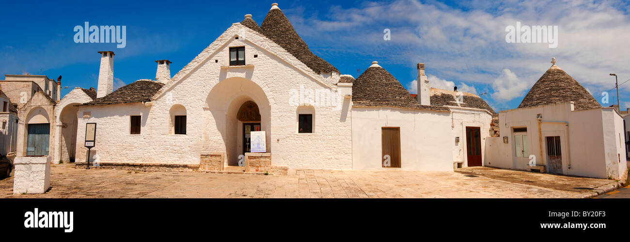 Trulli von Alberobello, Apulien, Italien beherbergt. Stockfoto