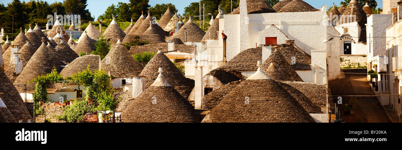 Trulli von Alberobello, Apulien, Italien beherbergt. Stockfoto