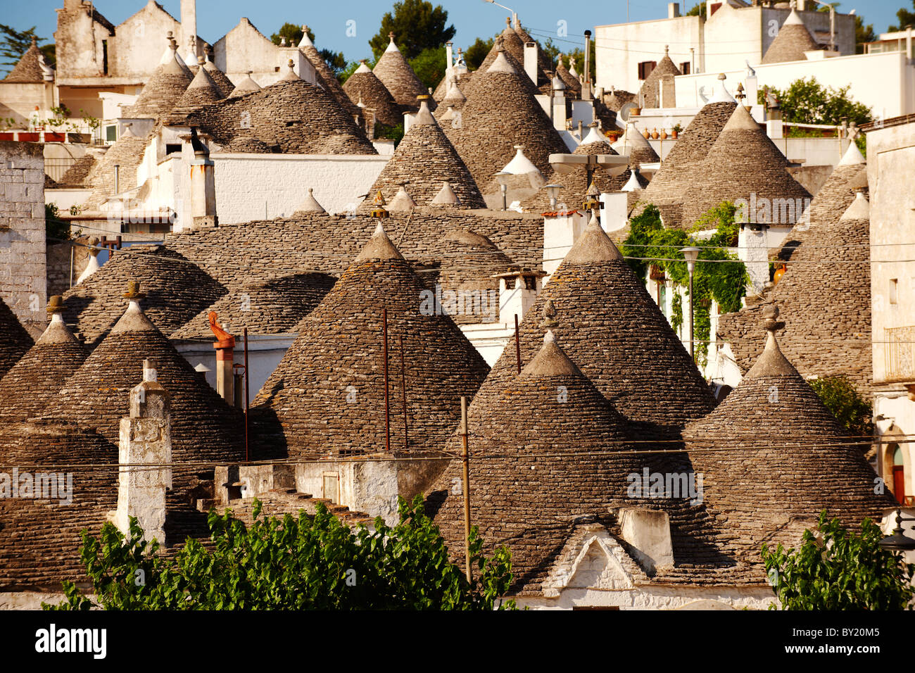 Trulli von Alberobello, Apulien, Italien beherbergt. Stockfoto