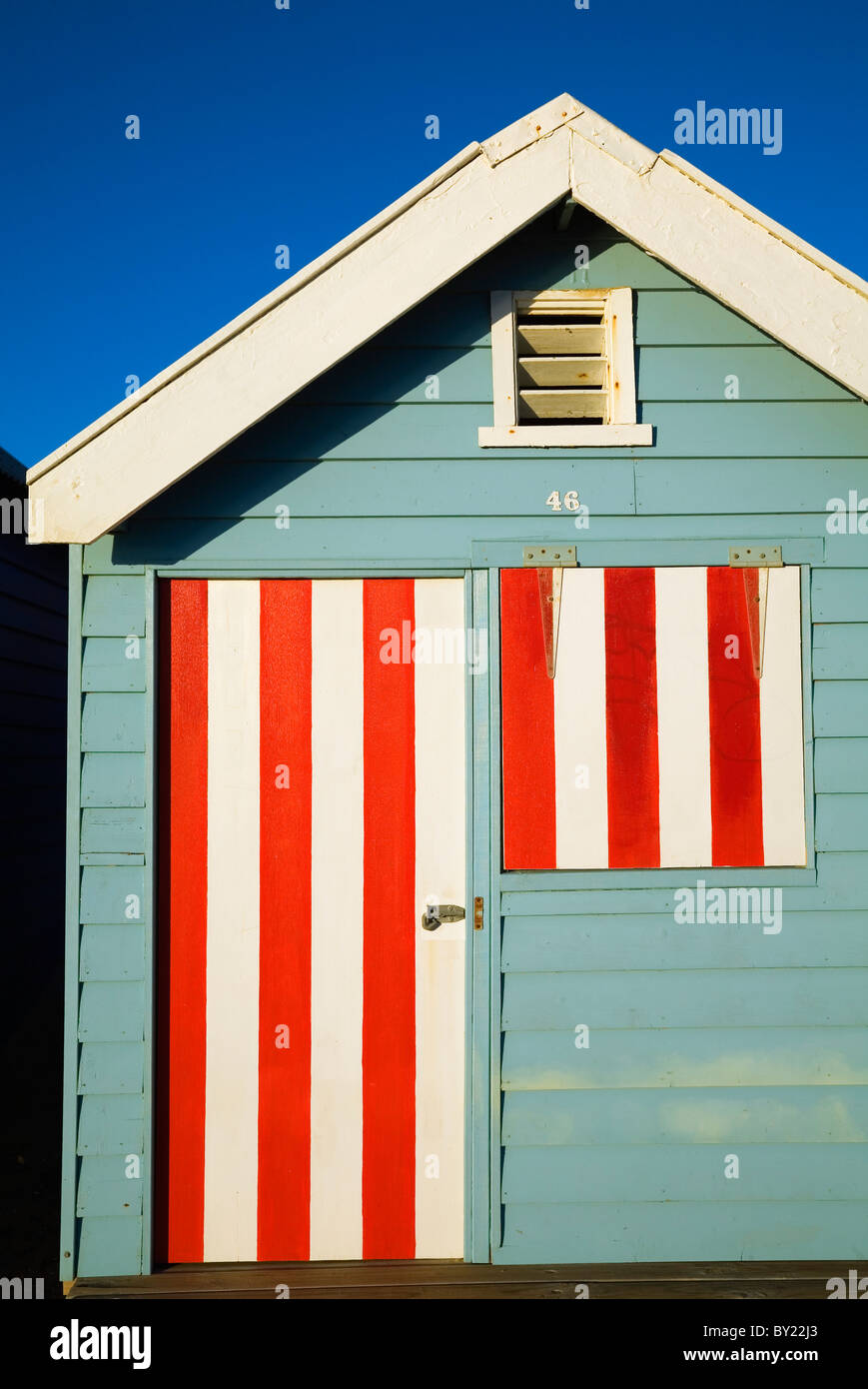 Australien, Victoria, Melbourne.  Bunte Strandhütte am Brighton Beach. Stockfoto