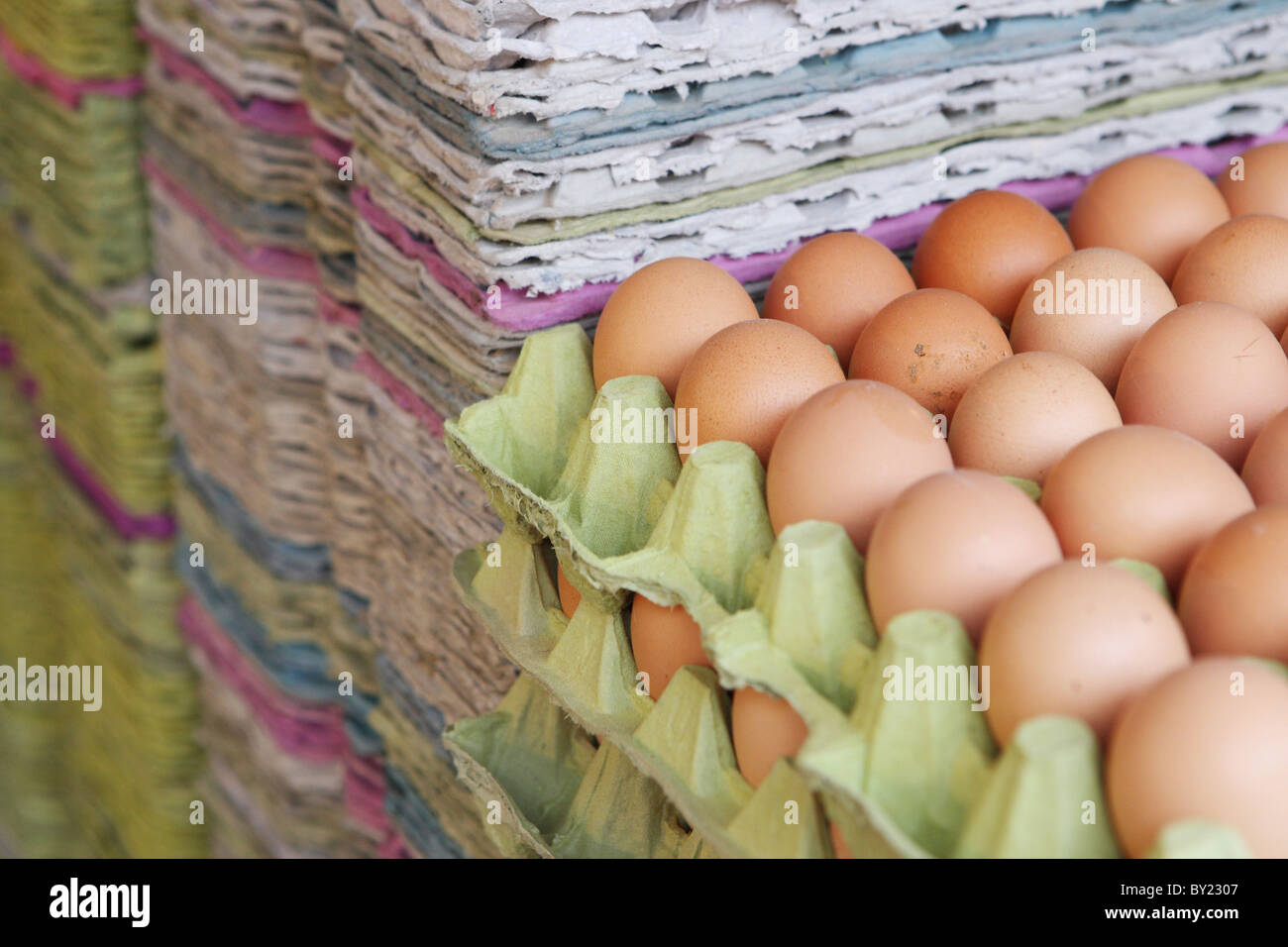 Tuerkei - Istanbul, 28 / 09 / 2010, Eier Eiern tierisches Produkt Bio-Huhn Eiern Hühner Eiern symbolische Haustierprodukte © Gerhard Leber Stockfoto