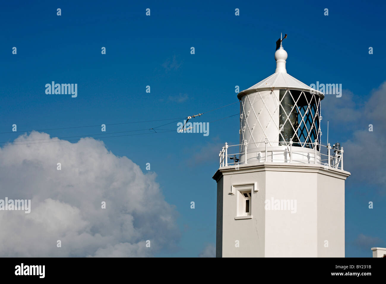 England, Cornwall, Lizard Point. Nahaufnahme des Leuchtturms am südlichsten Punkt des Festlandes England. Stockfoto