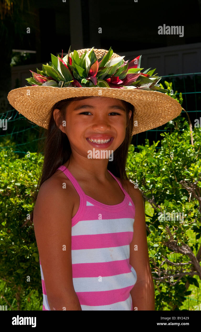 Schöne lokale Hawaiian Mädchen im Alter von 8 in tropischen Hut in Honolulu Hawaii Stockfoto