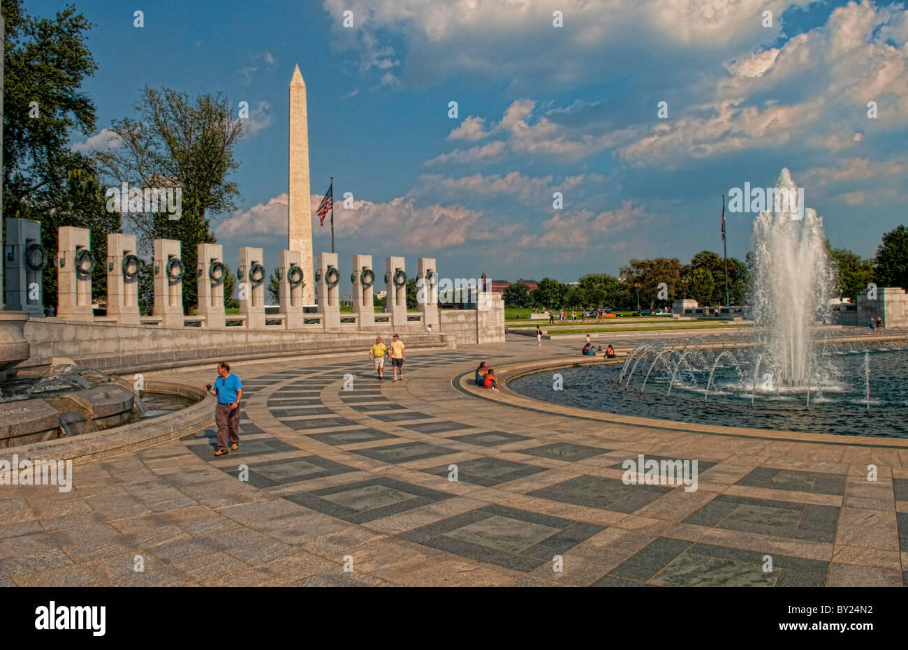 Neuer National World War II Memorial auf der Mall in Washington DC mit Pavillion Säulen in den USA zu Ehren der Helden Stockfoto