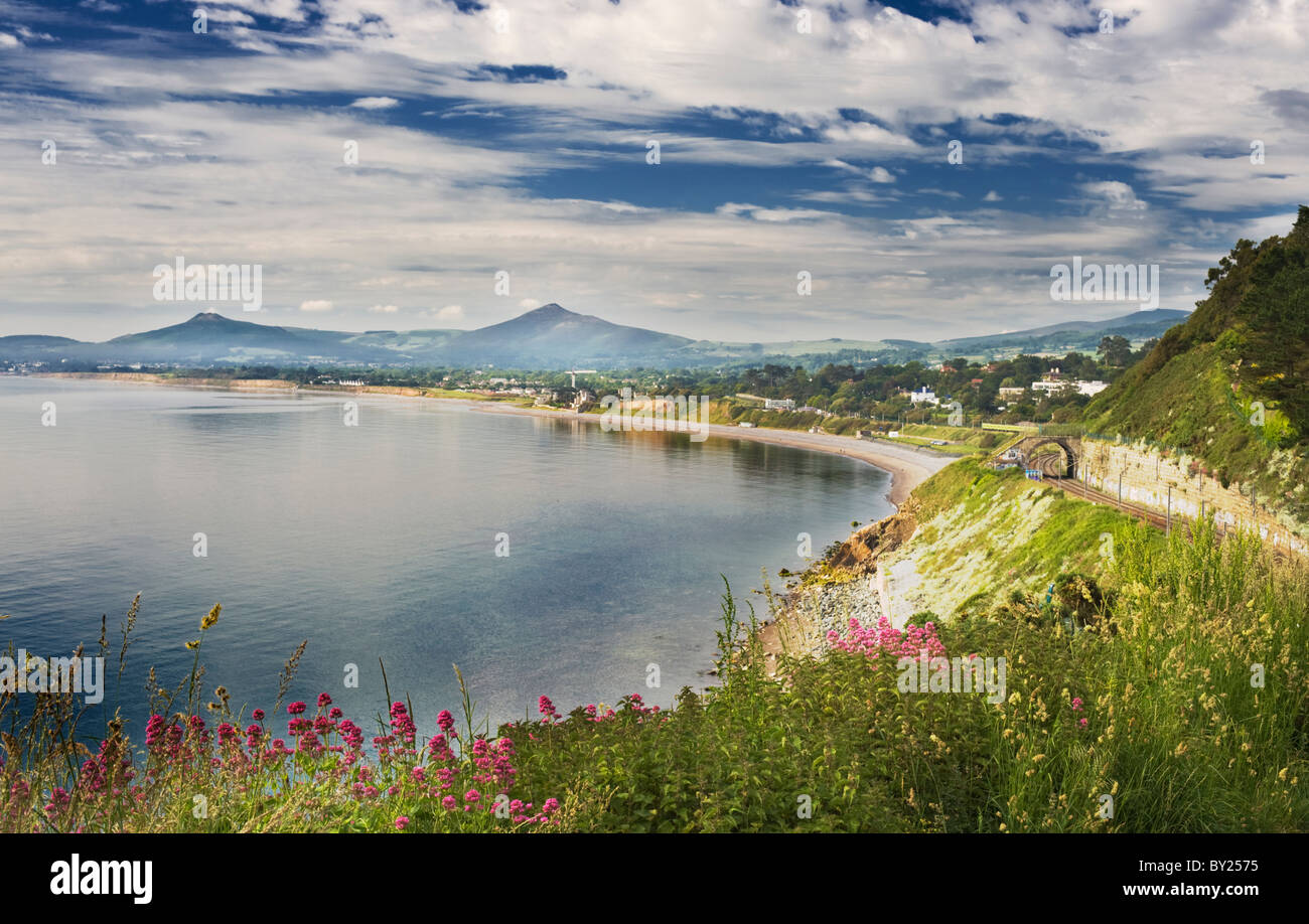 Am frühen Morgen Blick nach Süden in Richtung der Wicklow Mountains aus White Rock, Killiney, Dublin, Irland Stockfoto