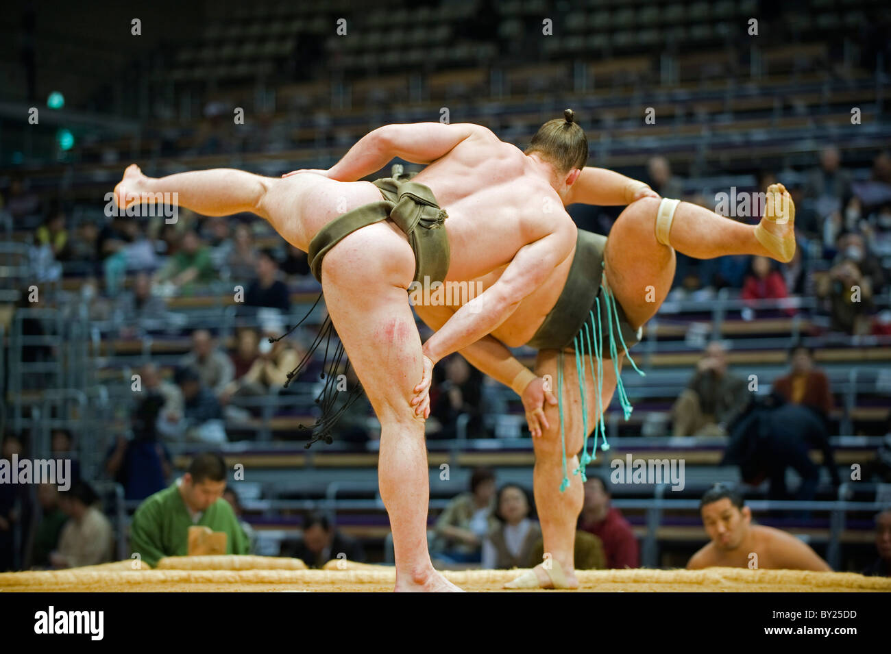 Asien, Japan, Kyushu, Stadt Fukuoka, Fukuoka Sumo Wettbewerb, Shiko Kampf Rituale, Kyushu Basho Stockfoto