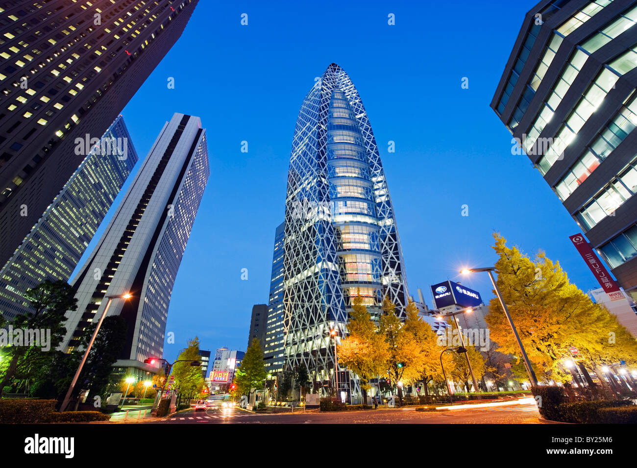 Asien, Japan, Tokio, Shinjuku, Tokyo Mode Gakuen Cocoon Tower, Design-Schulgebäude Stockfoto