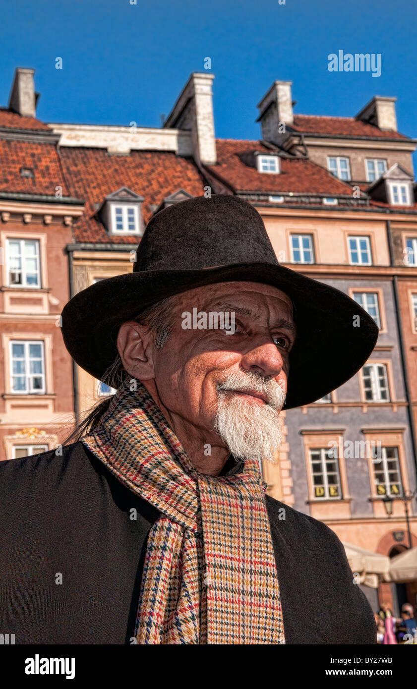Nahaufnahme von älteren Mann, der alten altmodischen Musik Main Altstadt Main Square Warschau Polen spielt Stockfoto