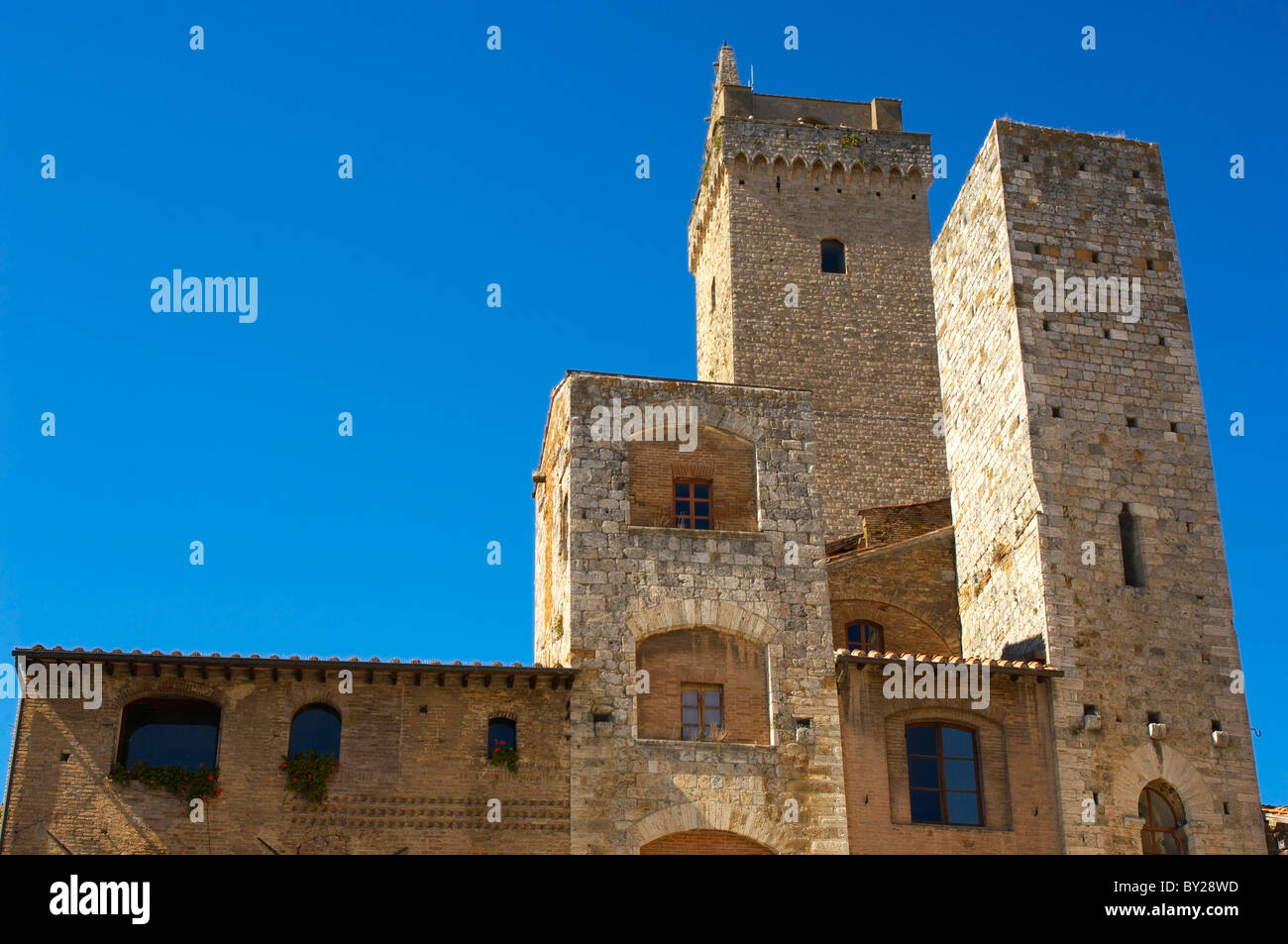 Mittelalterlichen Häusern rund um Plazza Cisterna - San Gimignano - Italien Stockfoto