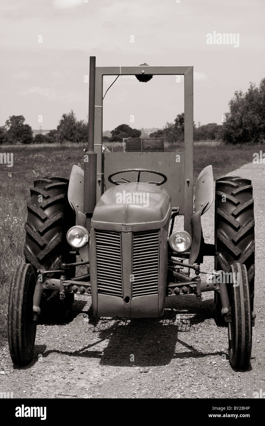 Eine alte müde aussehende Traktor Stockfoto
