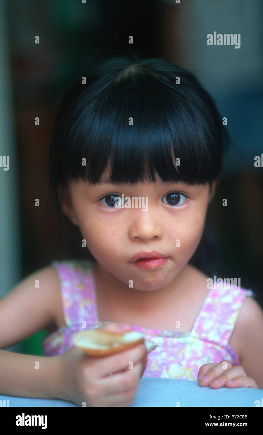 Malaysia Kuala Lumpur Porträt junges Mädchen Alter 3 Chinesen Stockfoto