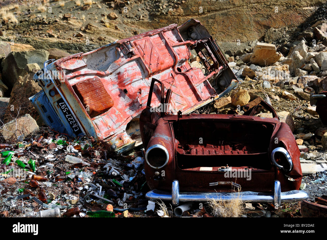 Rostige Autos auf einer Müllkippe. Südafrika. Stockfoto