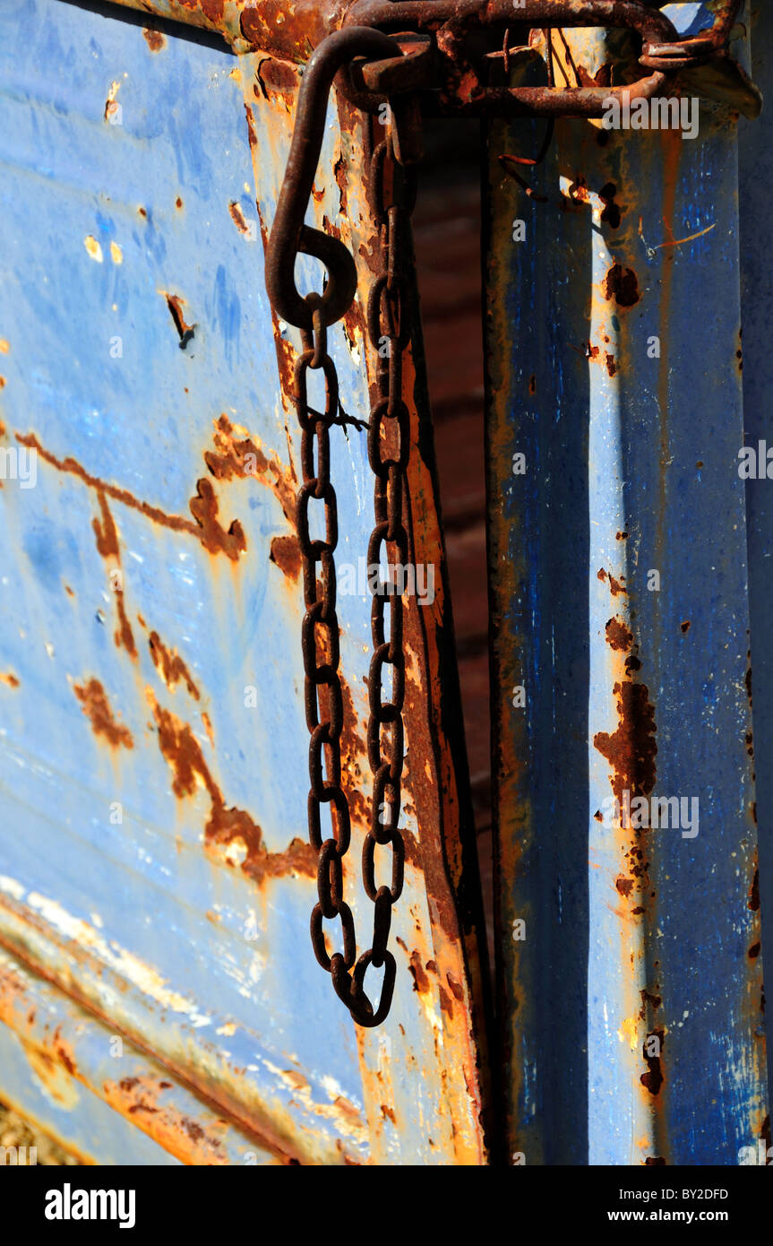 Rostiges Eisenkette auf der Rückseite eines LKW. Südafrika. Stockfoto