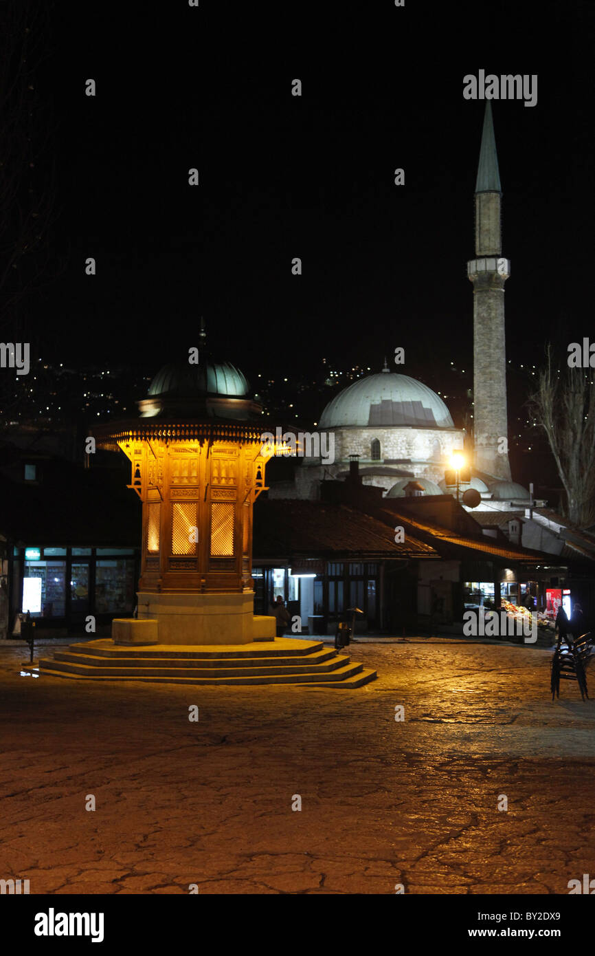 SEBILJ Brunnen & Moschee SARAJEVO Bosnien BASCARSIJA alte MARKTSTADT S 15. März 2010 Stockfoto