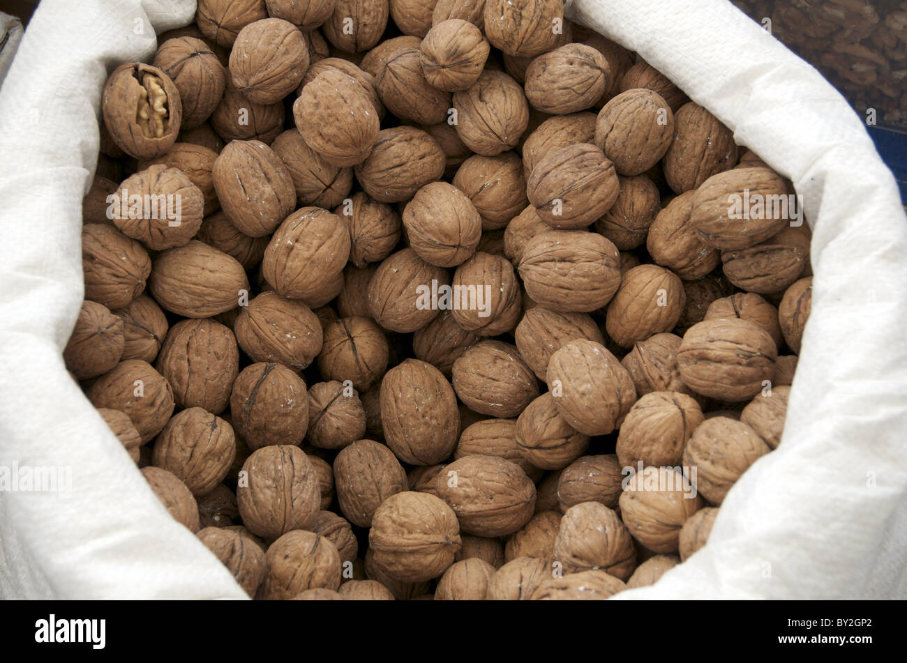 Walnüsse IN der großen Tasche DIDIUM BAAZAR Markt Türkei DIDIUM Türkei DIDIUM BAAZAR Markt Türkei 23. Mai 2010 Stockfoto