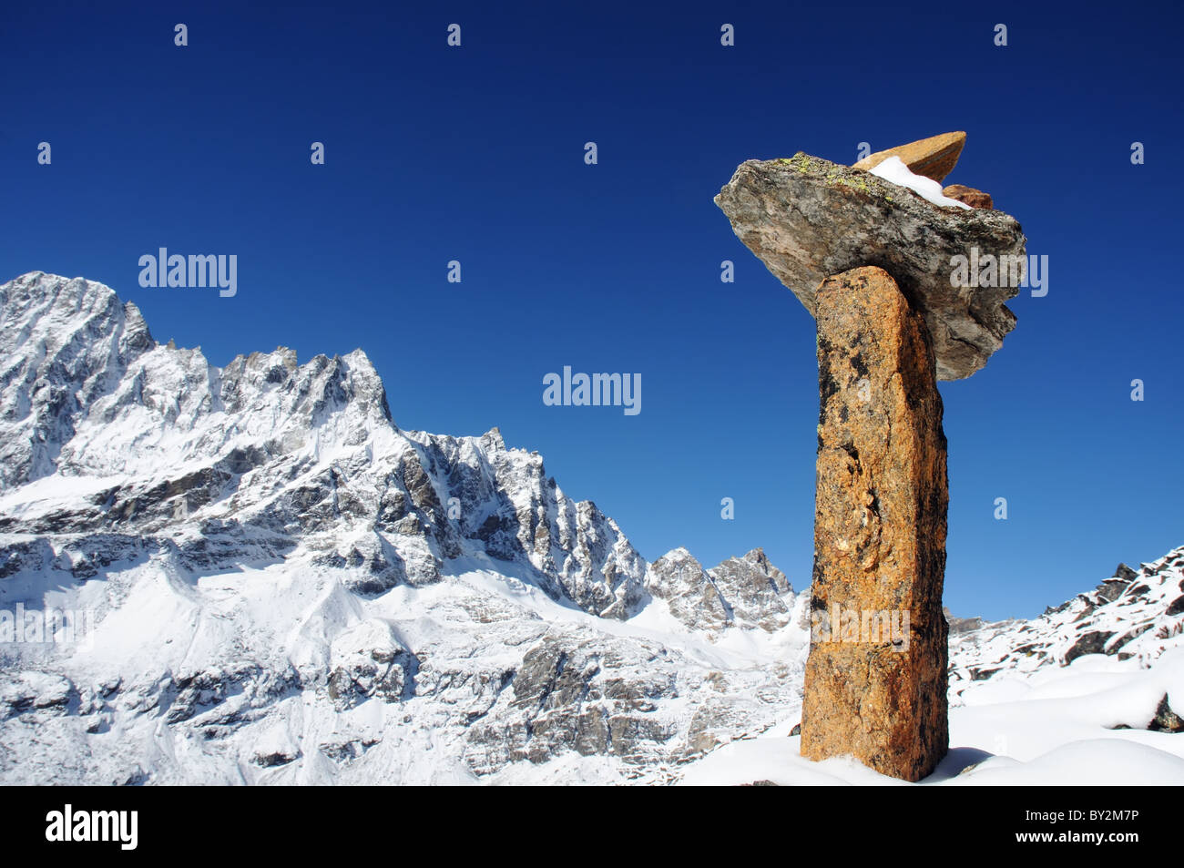 Ein waymarker im Himalaya Stockfoto