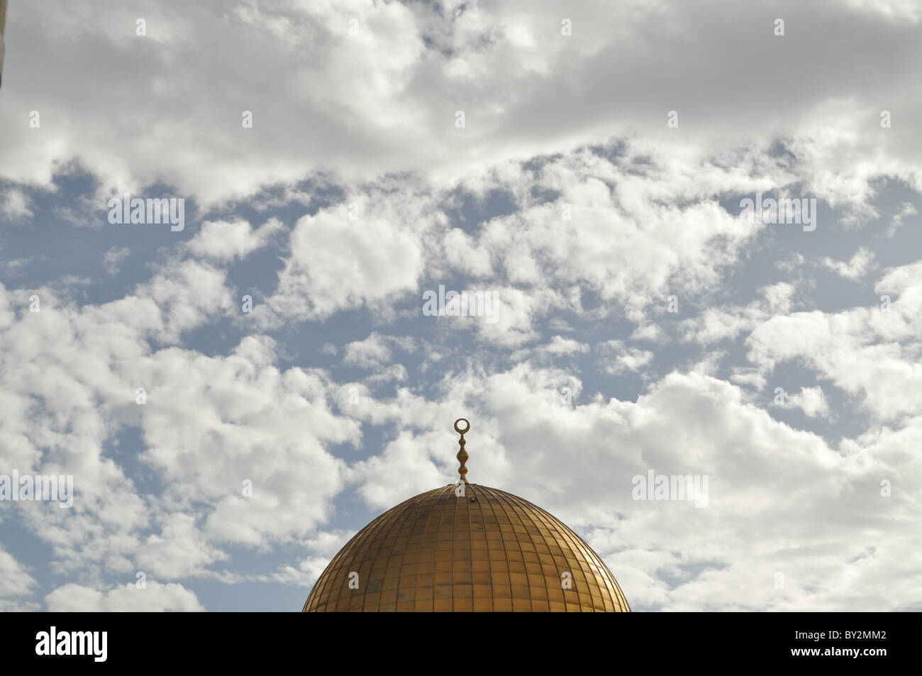 Jerusalem, Tempelberg, goldene Kuppel der Felsen, Wolken, Halbmond, islam Stockfoto