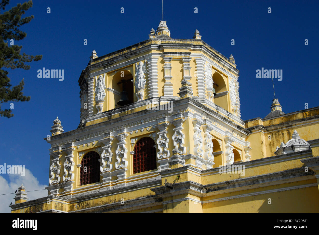 Turm von Nuestra Señora de La Merced Kirche Antigua, Abteilung Sacatepequez, Guatemala, Mittelamerika Stockfoto