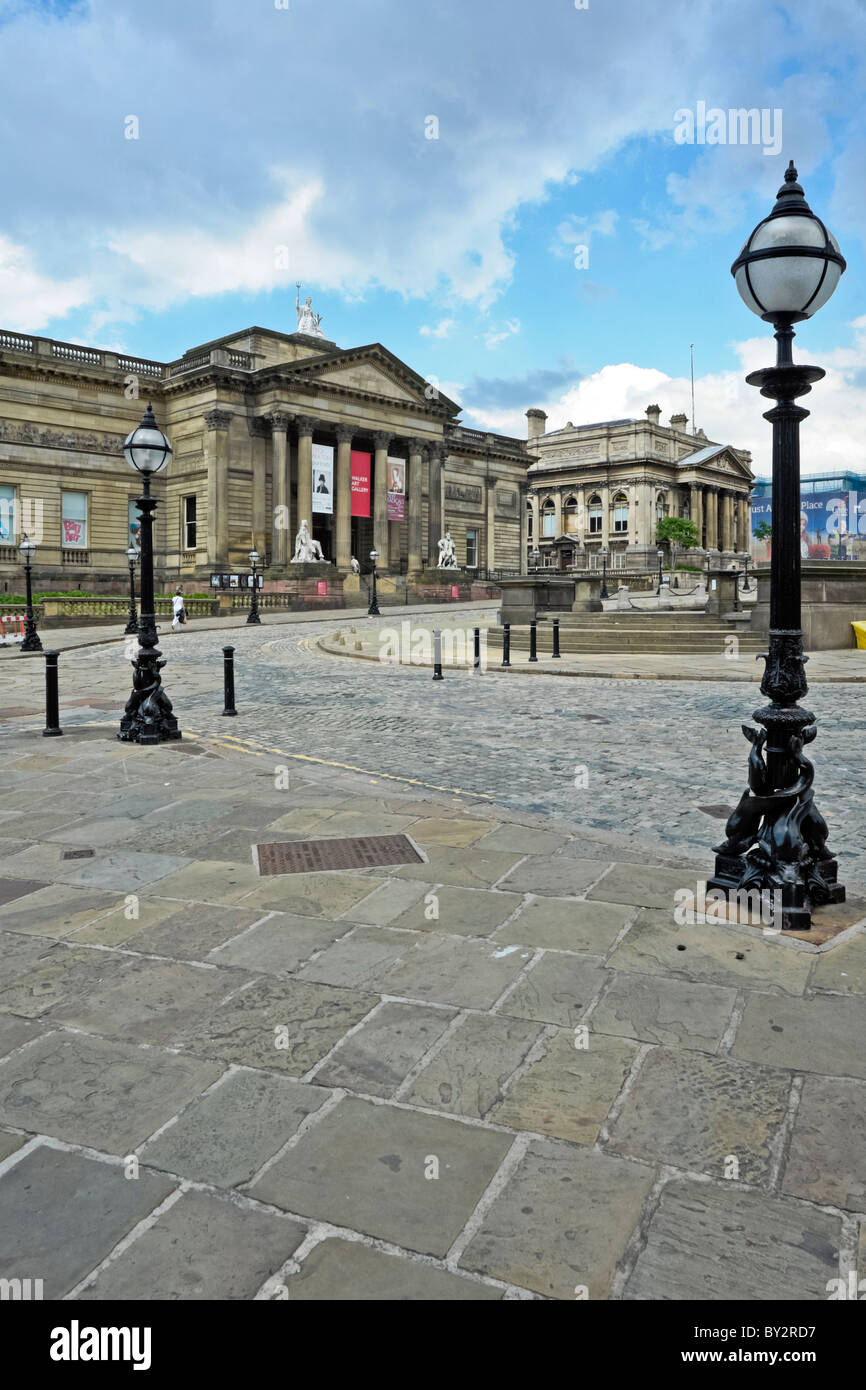 Liverpool Museen Walker Art Gallery in Liverpool mit Sessions Landhaus rechts Stockfoto