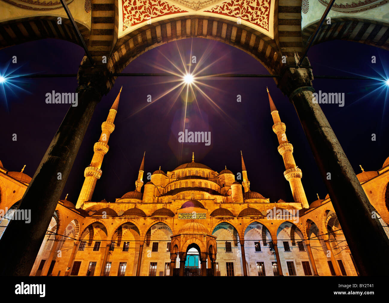 Die blaue Moschee in Istanbul, Türkei, in der Nacht ("Sultanahmet Camii") Stockfoto