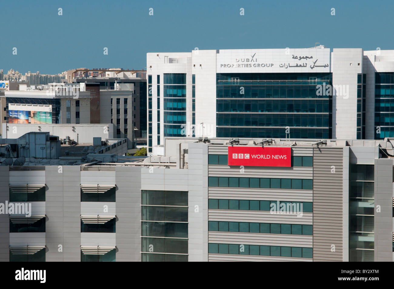 BBC World News Gebäudes (Dubai Properties Group Gebäude im Hintergrund), Dubai Stockfoto