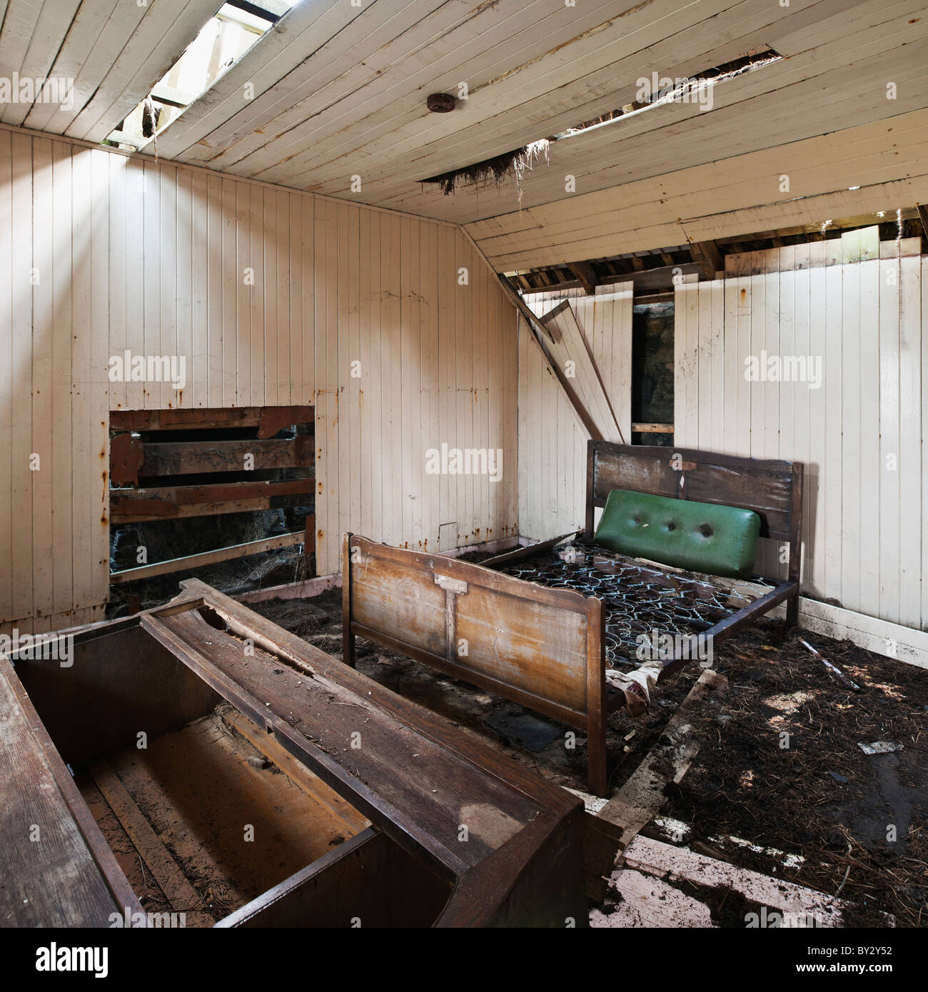 Verfallende Schlafzimmer verfallenen Croft Haus, Berneray, äußeren Hebriden, Schottland Stockfoto