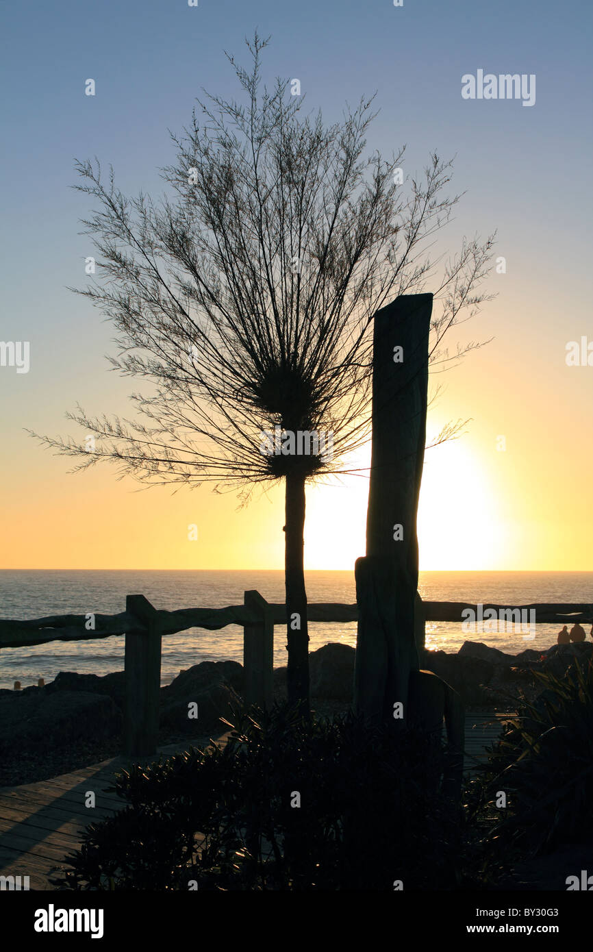Sonnenuntergang am Strand von Worthing, West Sussex, England UK. Stockfoto