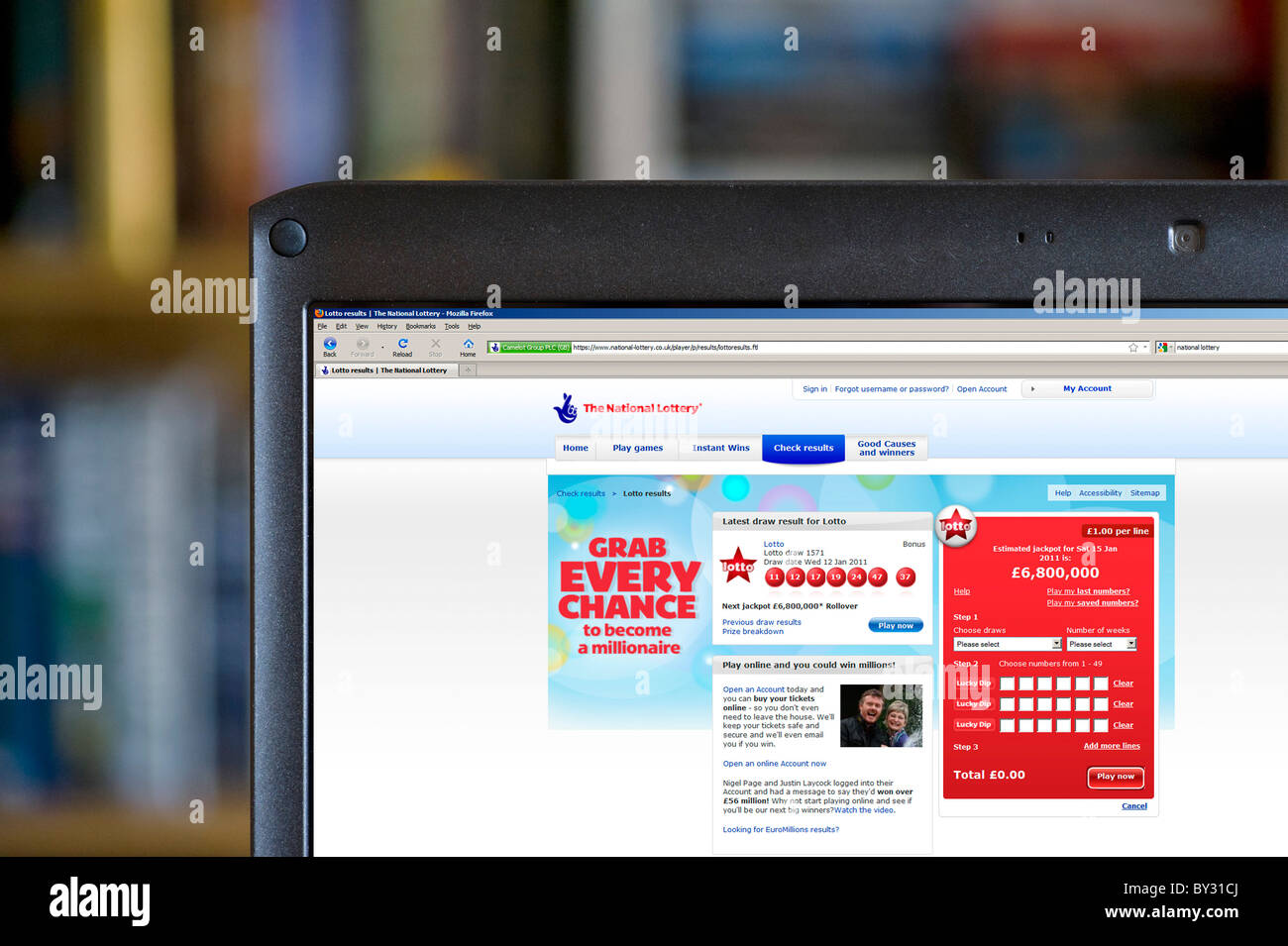 Kaufen ein Ticket online auf der Website der UK National Lottery, UK Stockfoto