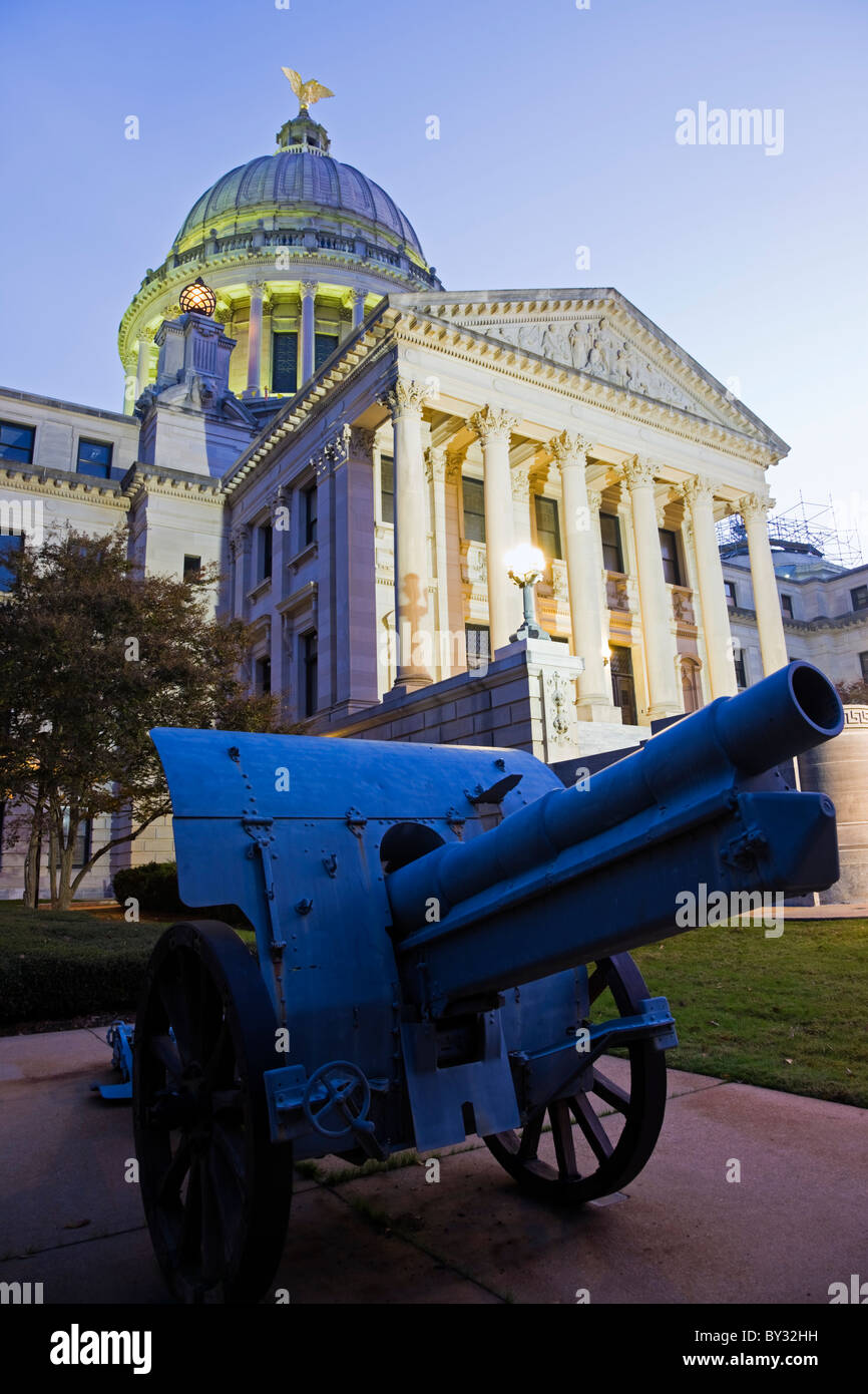 Kanone vor State Capitol Building in Jackson Stockfoto