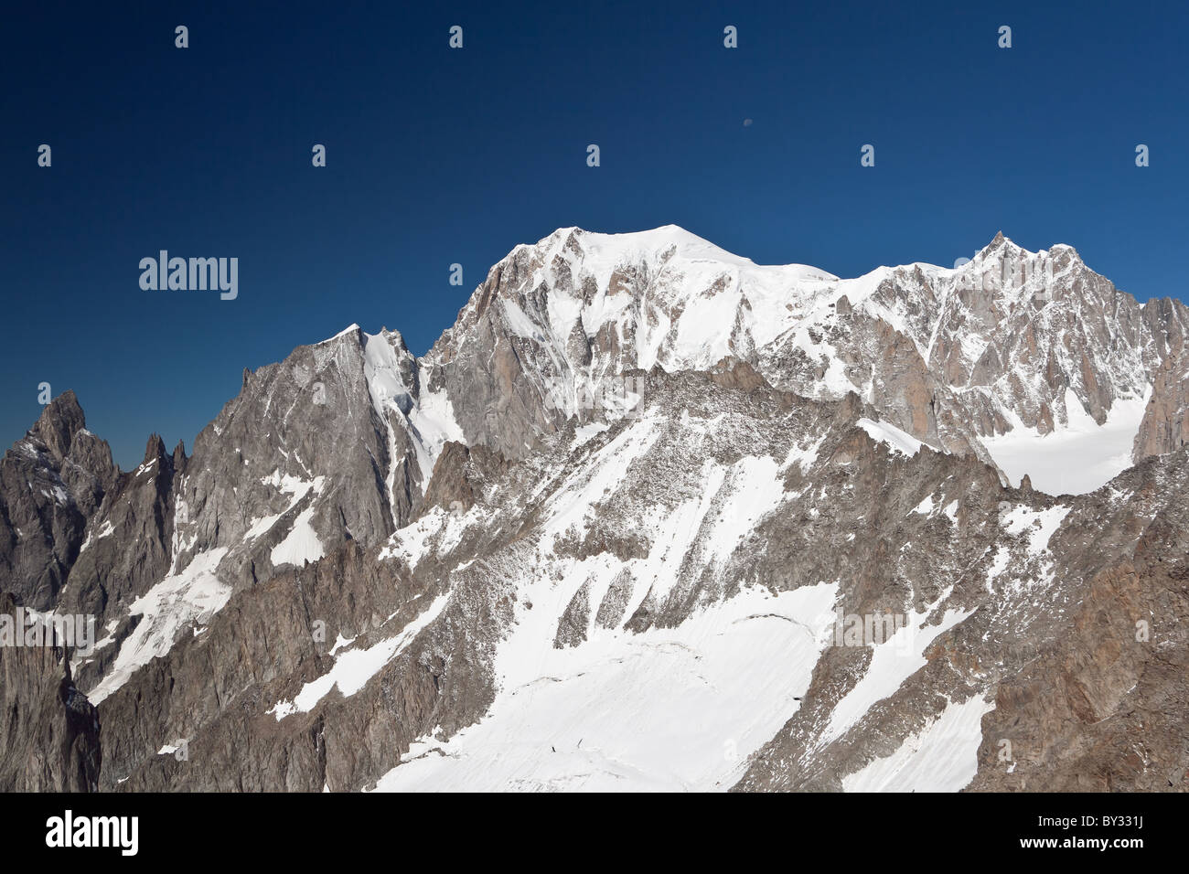 Sommer-Blick auf den Mont Blanc Mountain von Helbronner Spitze  Stockfotografie - Alamy
