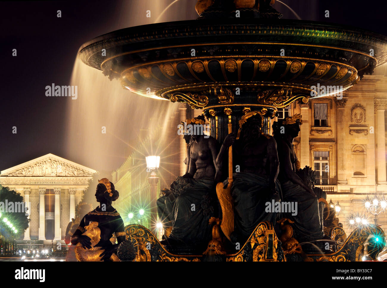 La Madeleine und den Brunnen in Place De La Concord in Paris Stockfoto