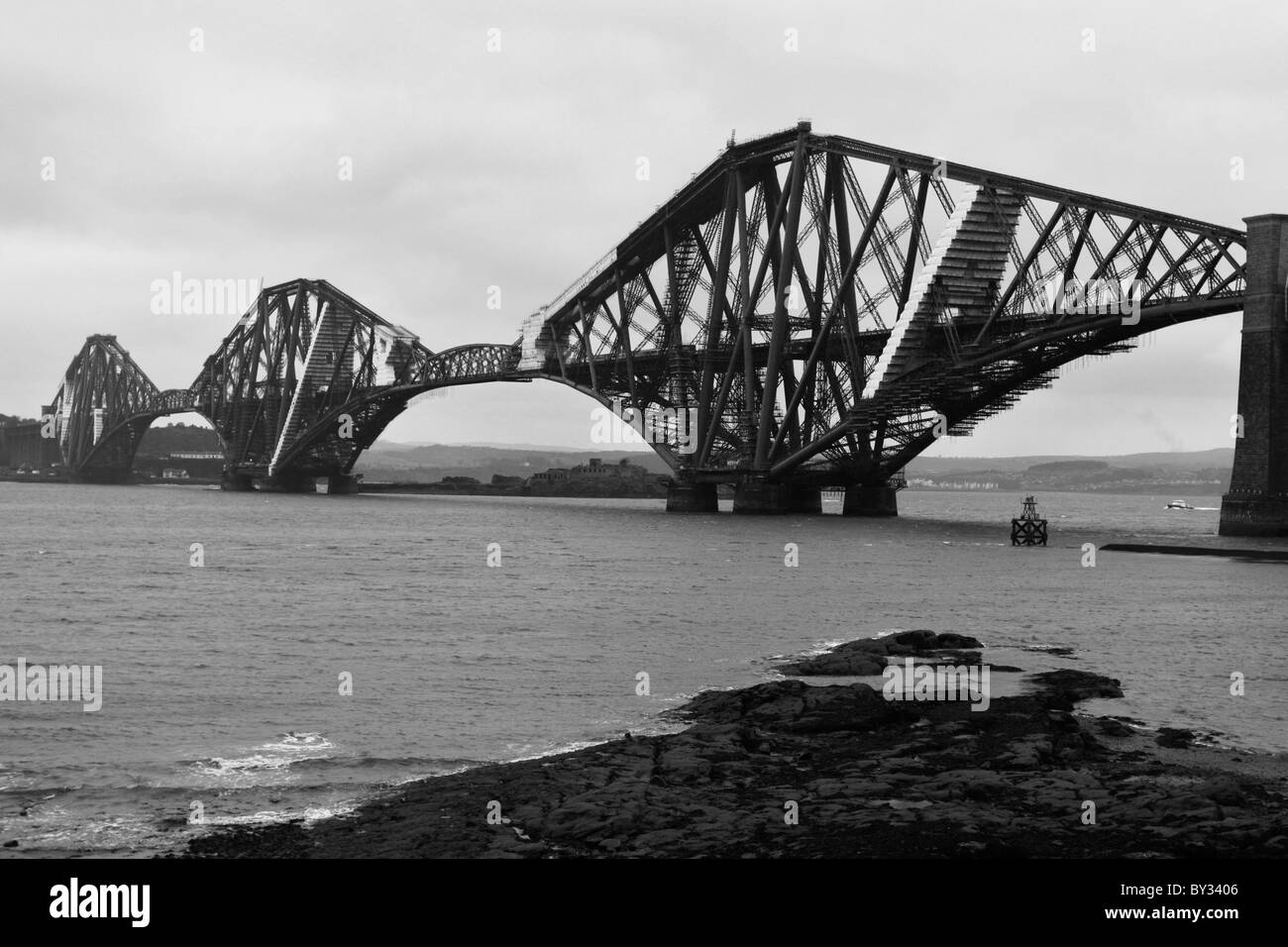 Forth-Eisenbahnbrücke in Schottland, Großbritannien Stockfoto