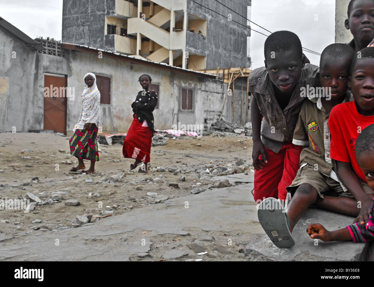 Abidjan Straßenszene (Treichville), Elfenbeinküste, Westafrika Stockfoto