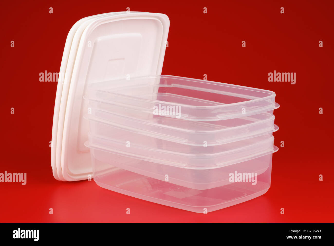 Drei Kunststoff-Lebensmittel Storer Behälter mikrowellengeeignet Gefrierschrank sichere Whitefurze Essen Lagerhalter Stockfoto