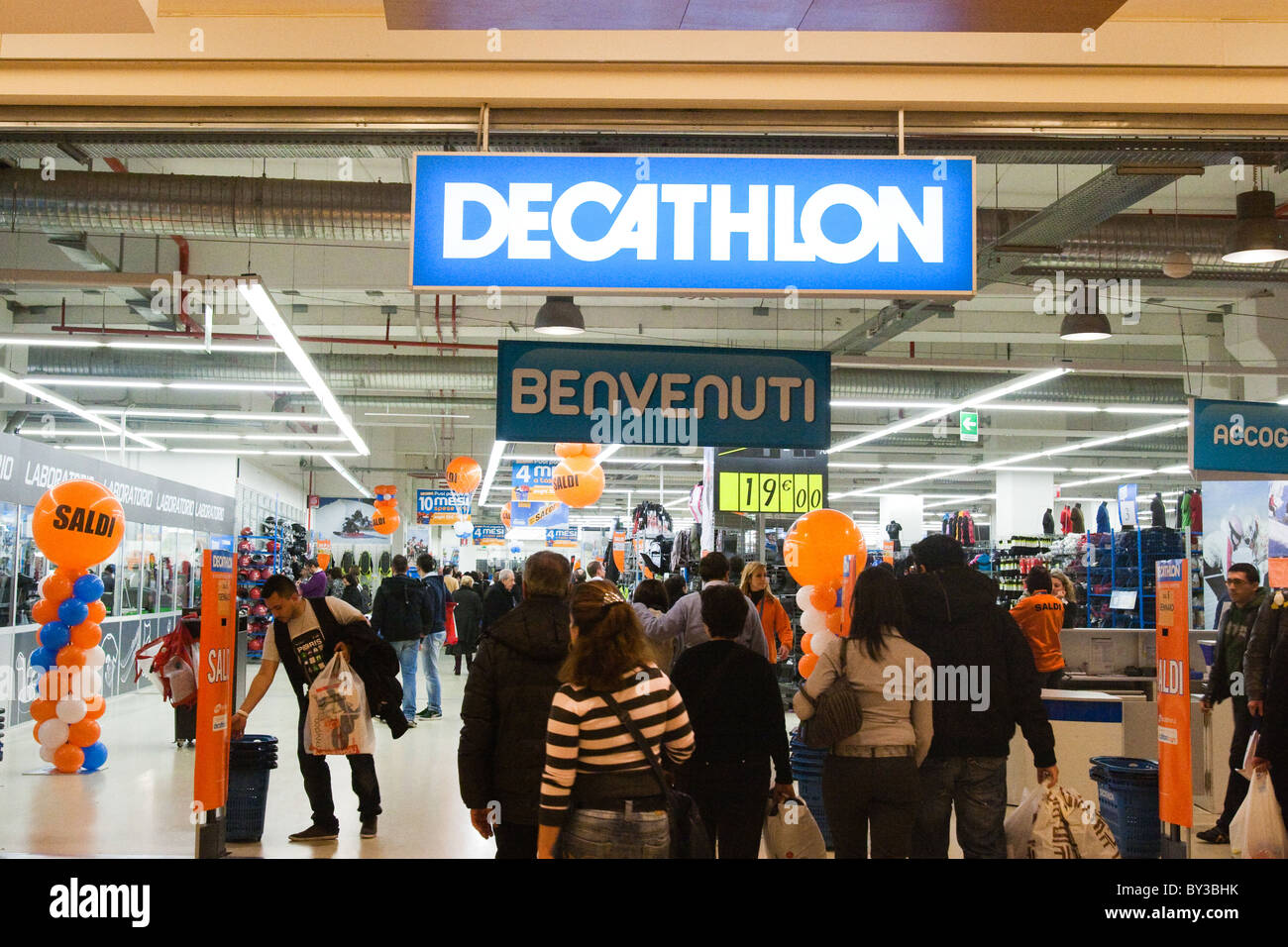 Decathlon store -Fotos und -Bildmaterial in hoher Auflösung – Alamy