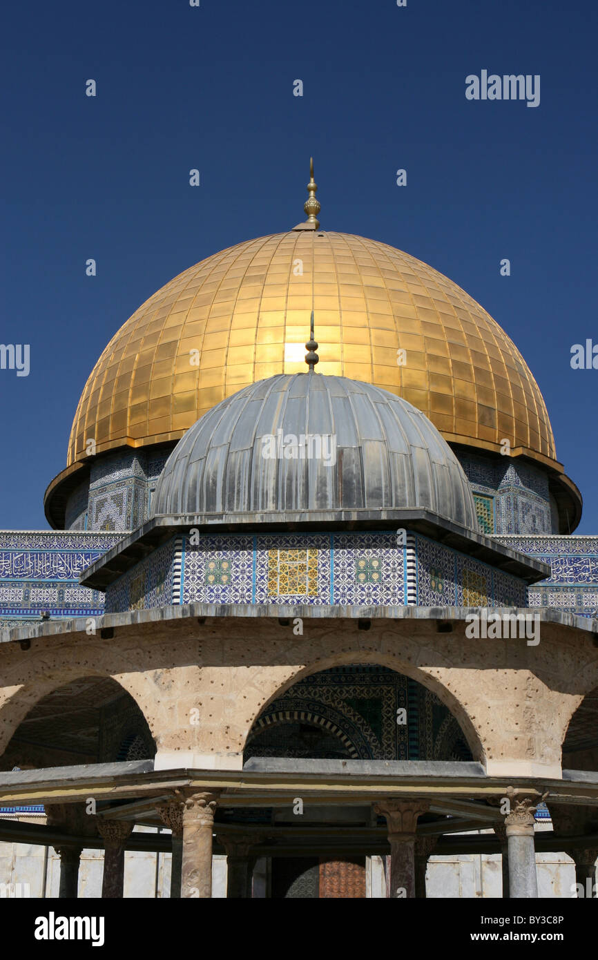 Die Kuppel des Felsens, geschmückt mit bunten Mosaiken, befindet sich in Jerusalem, Israel. Stockfoto