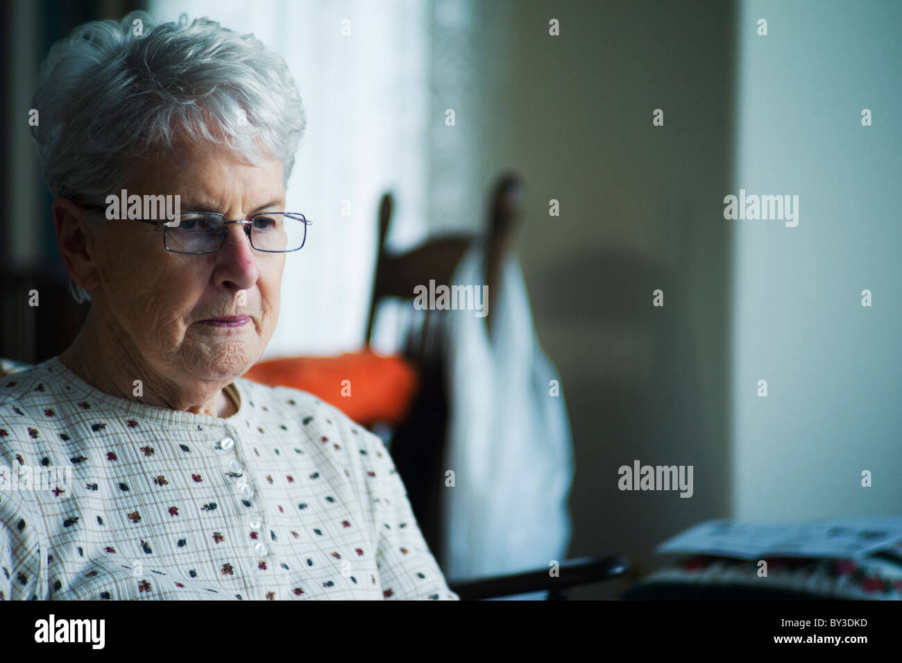 Alte Frau mit Sorge Ausdruck. Stockfoto