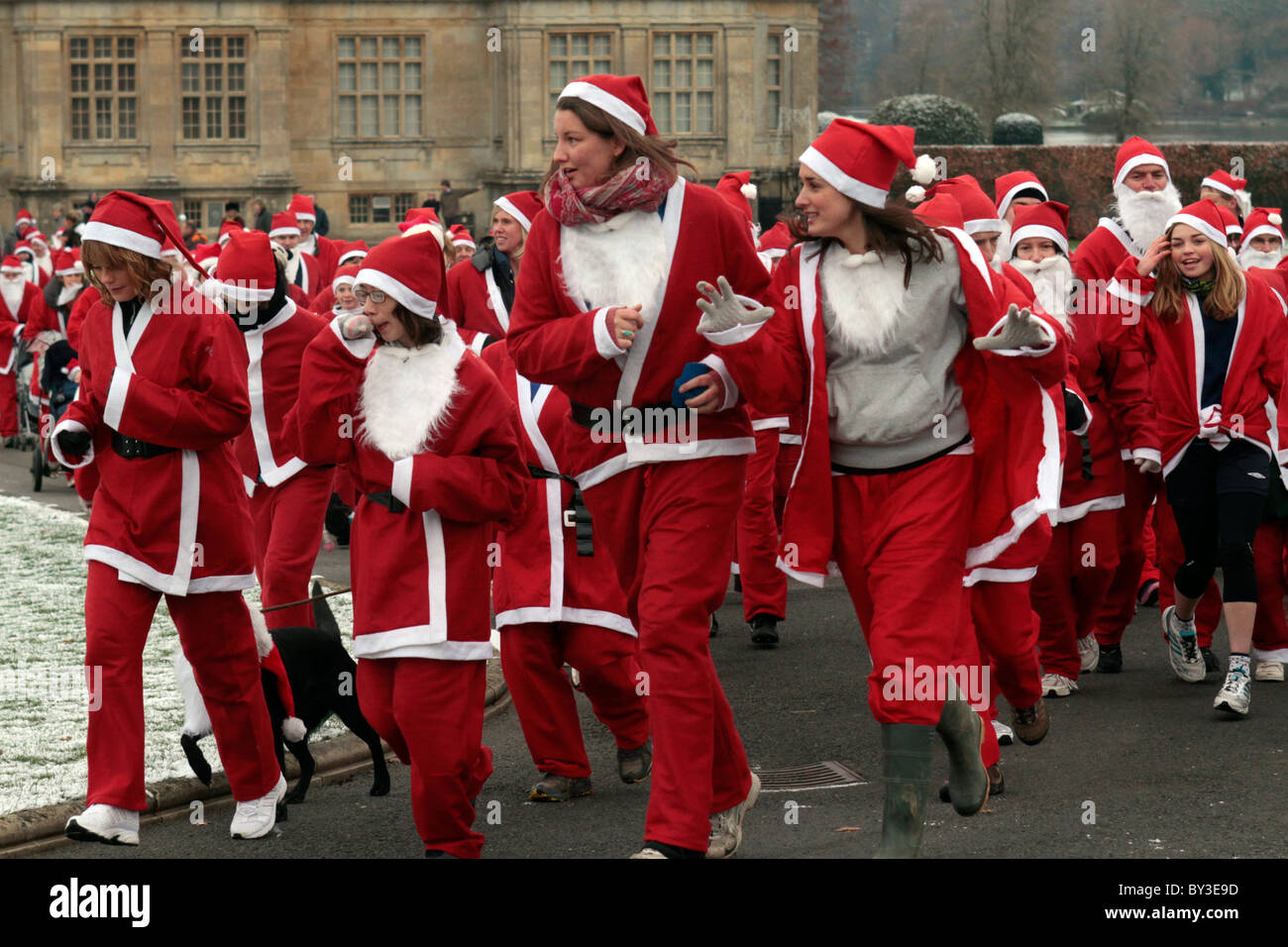 Santa Fun Run zugunsten der südlichen spinalen Verletzungen Trust Longleat Estate Stockfoto