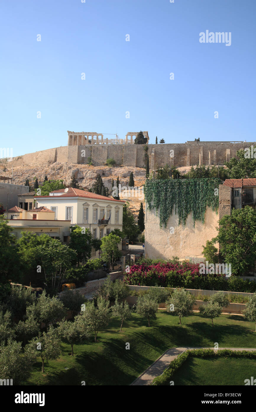 Blick auf die Akropolis und den Parthenon vom Café Akropolis-Museum, Athen, Griechenland Stockfoto