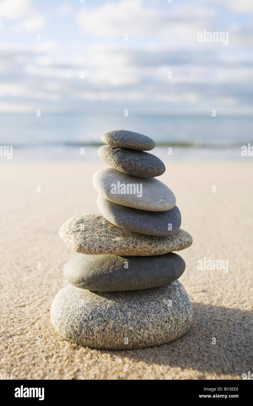 USA, Massachusetts, Strand Steinen gestapelt Stockfoto