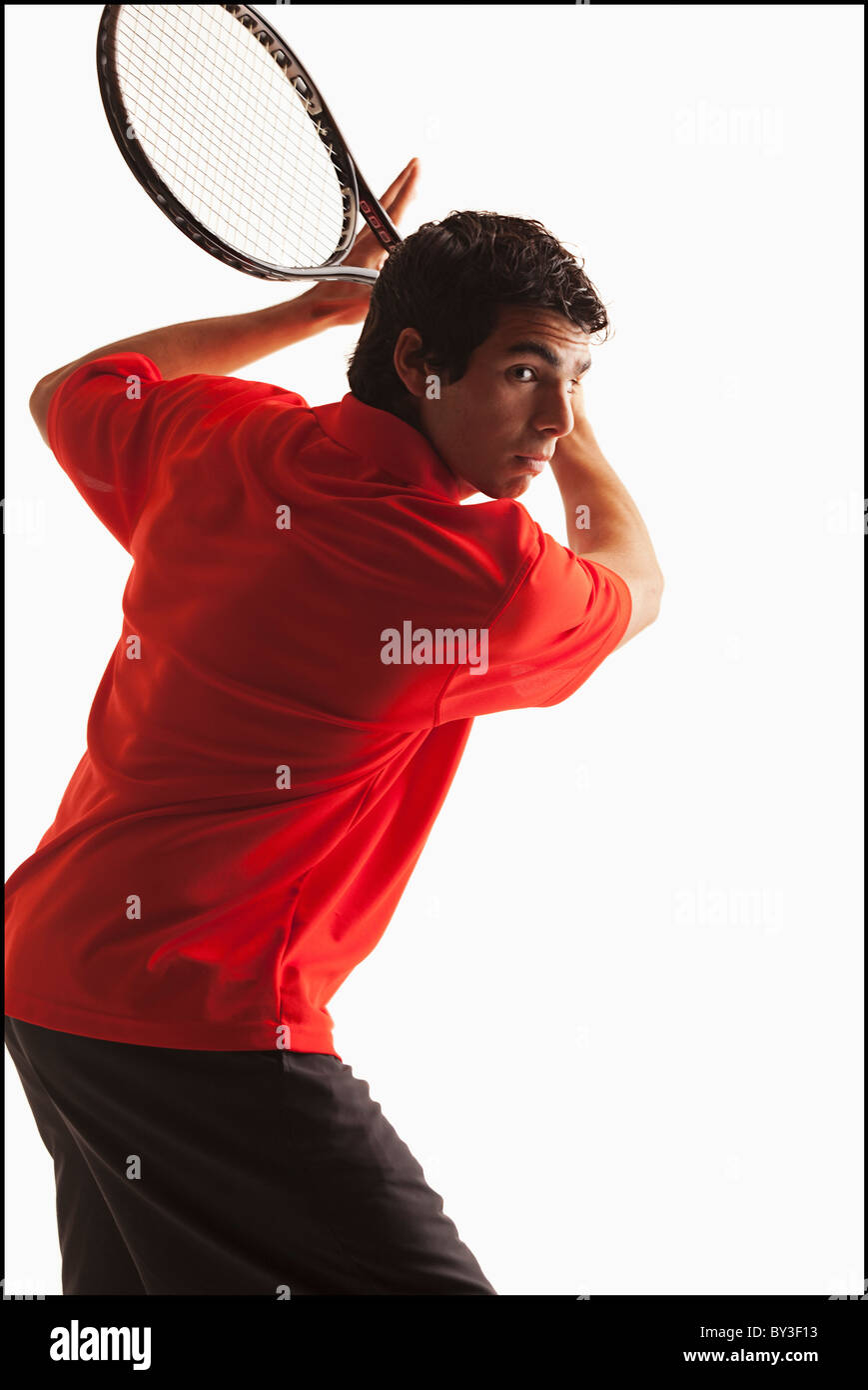 Junger Mann mit dem Tennisspielen Stockfoto
