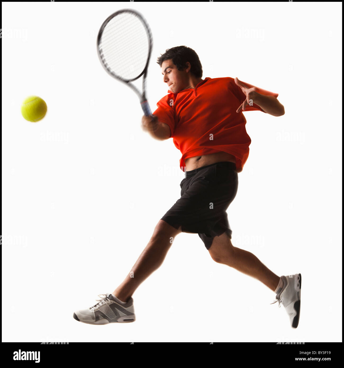 Junger Mann mit dem Tennisspielen Stockfoto